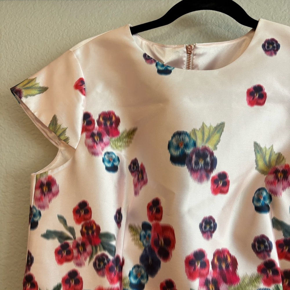 ❗️NWT Ted Baker Ibia Baby Pink Cap Sleeve Dress with Multicolor Floral Print 10 - Picture 3 of 10